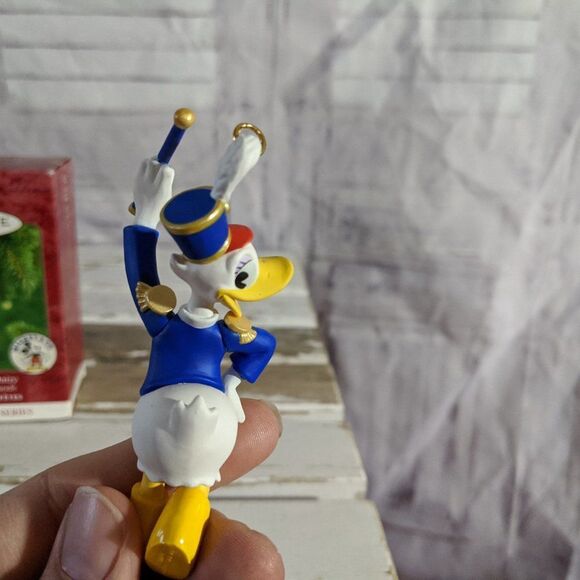 Hallmark BATON TWIRLER DAISY 2000 Mickey’s Holiday - Picture 5 of 7